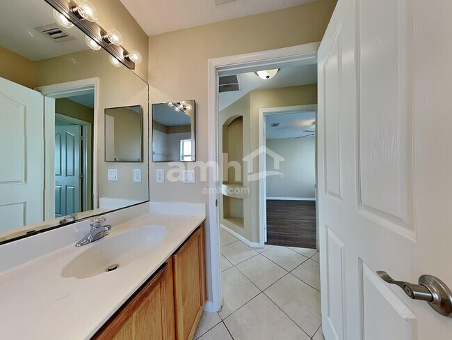 Building Photo - 1201 SW Minyo Ave