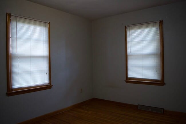 Building Photo - 3 Bedroom House Next To Columbia Regional Airport!