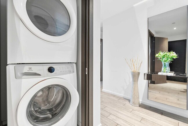 Building Photo - 398 NE 5th St