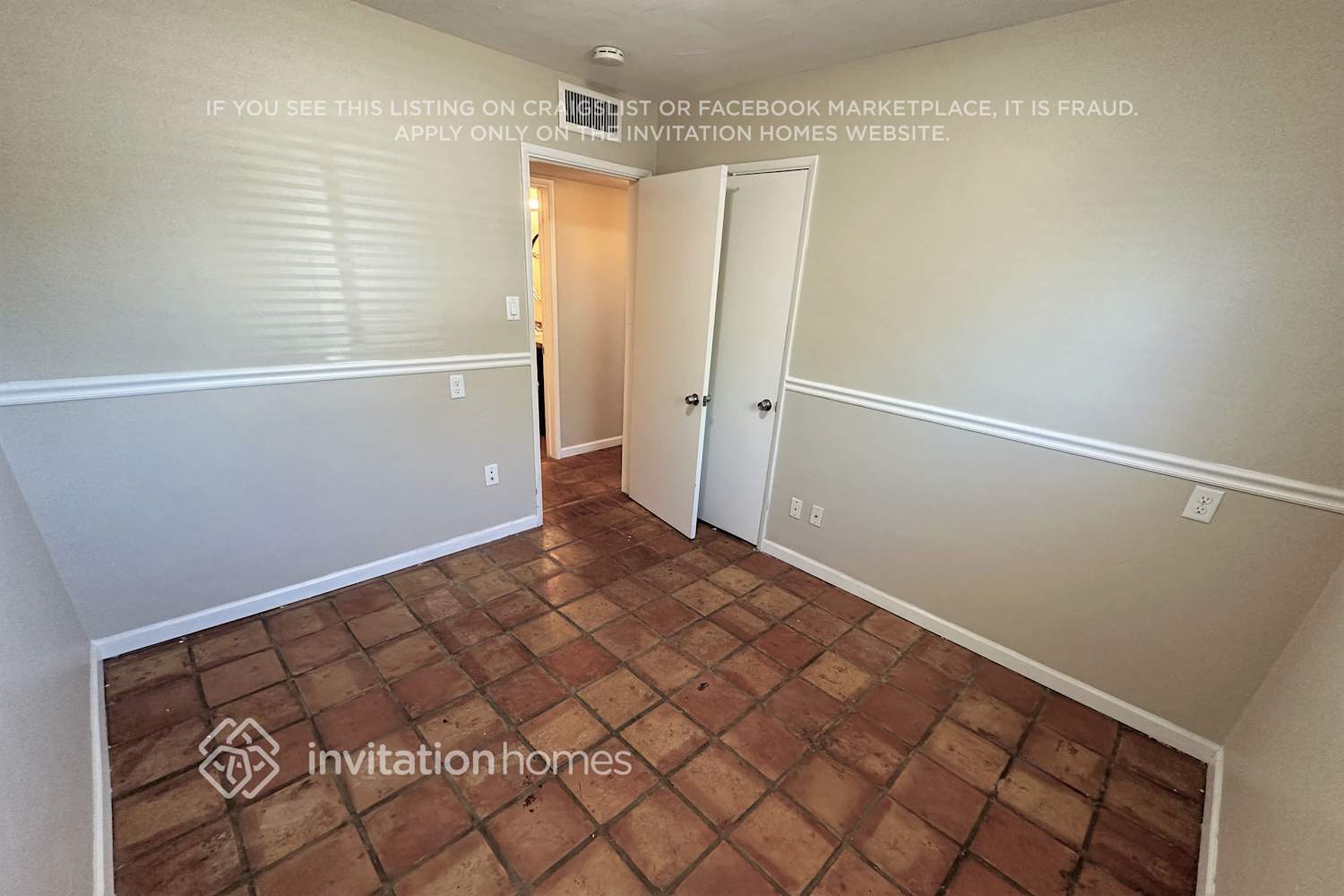 Building Photo - 4402 S Park Dr