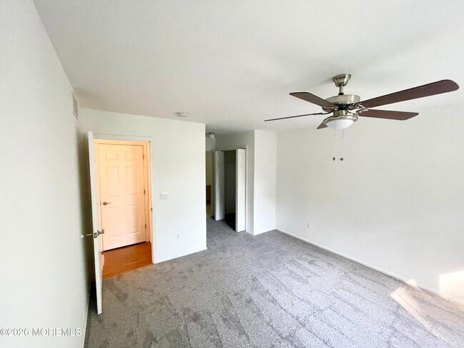 Building Photo - 220 Middie Ln