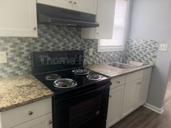 Building Photo - 700 Pinehaven Dr