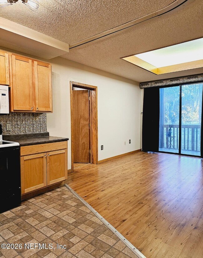 Building Photo - 3175 Ravines Rd