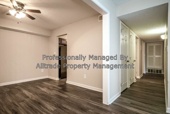 Building Photo - 9401 Doral Ct