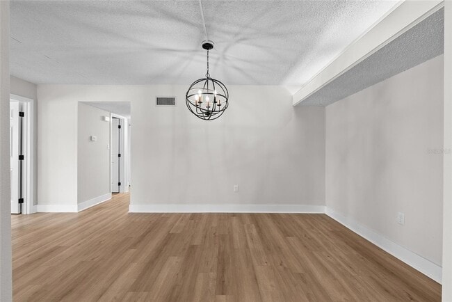 Building Photo - 4780 Cove Cir