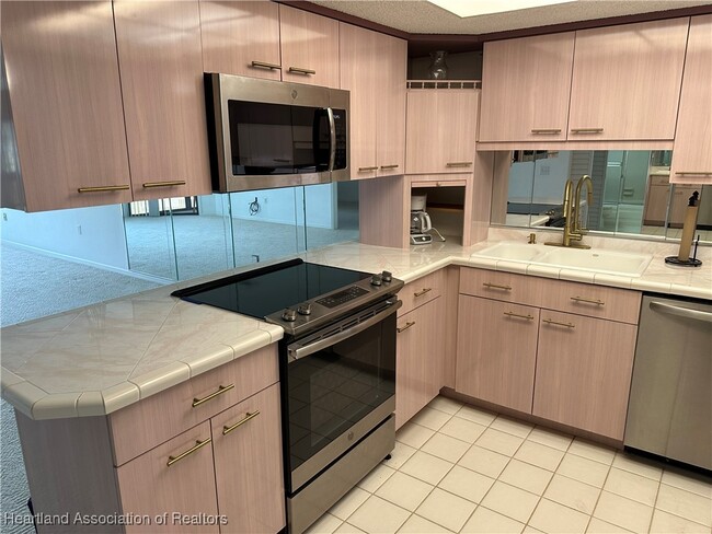 Building Photo - 5768 Matanzas Dr