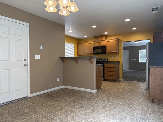 Building Photo - Beautiful Two-Story Home in Desirable Bellevue Ranch!