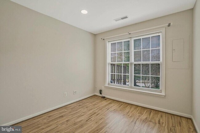 Building Photo - 6340 Walking Ln