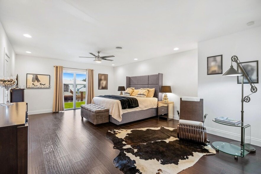 Building Photo - 2830 NE 56th Ct