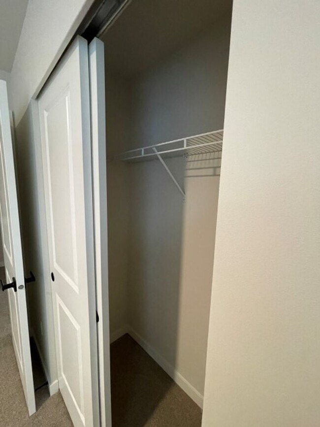 Building Photo - 4Bd/3.5Ba Snohomish Townhouse