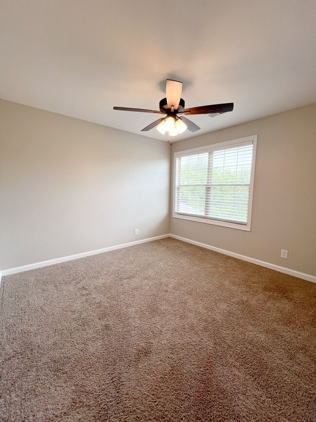 Building Photo - Move-In Specials Available! Must See-Stunning 5-Bedroom Home in 37043!!