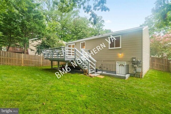 Building Photo - 8461 Yellow Leaf Ct