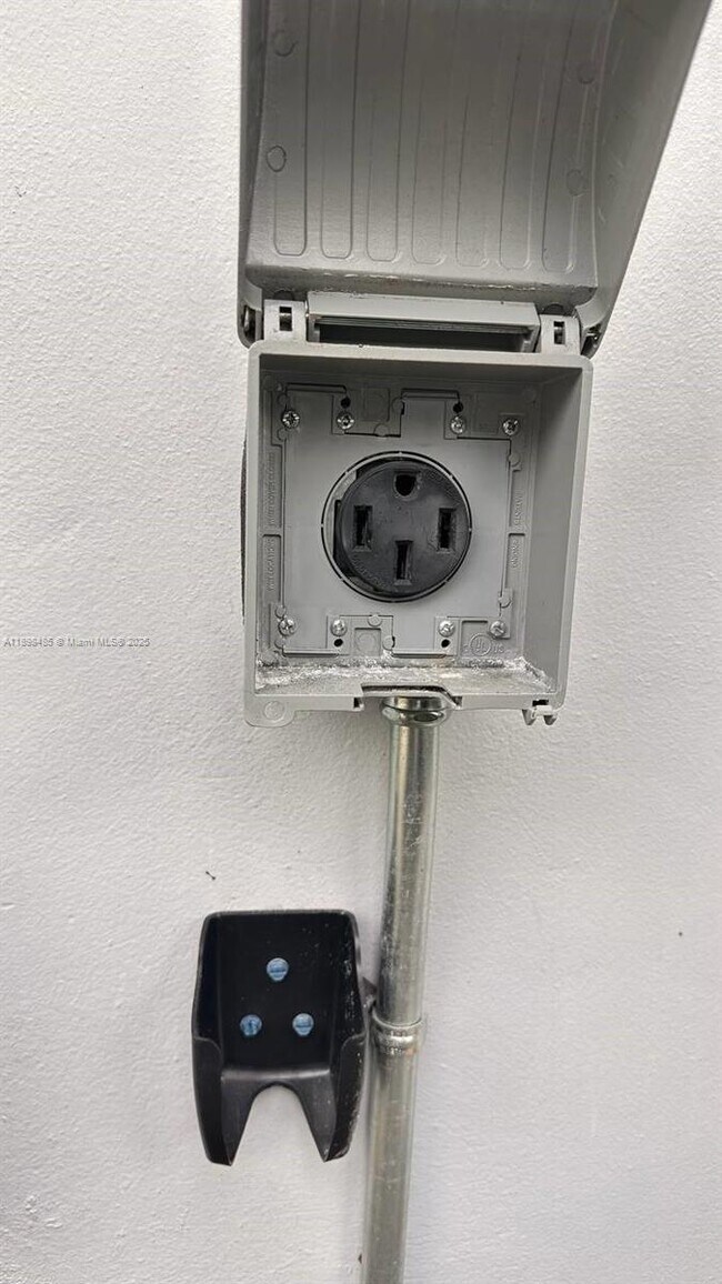 Building Photo - 2474 SW 24th Ter