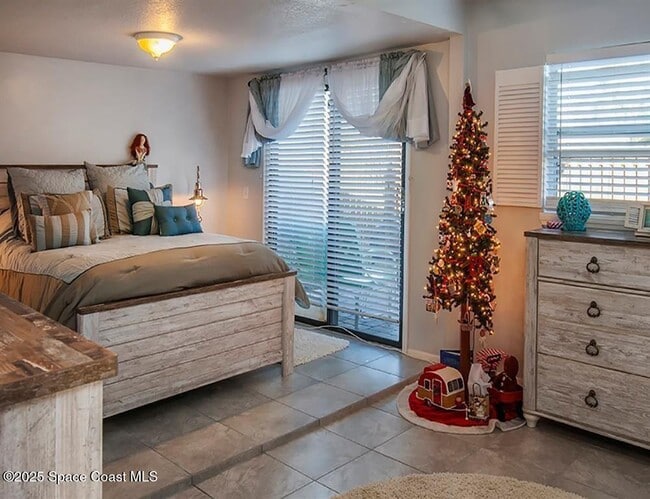 Building Photo - 1550 4th Ave