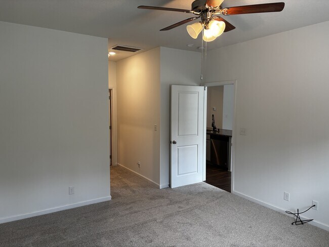 Building Photo - 2732 Minuteman Ln