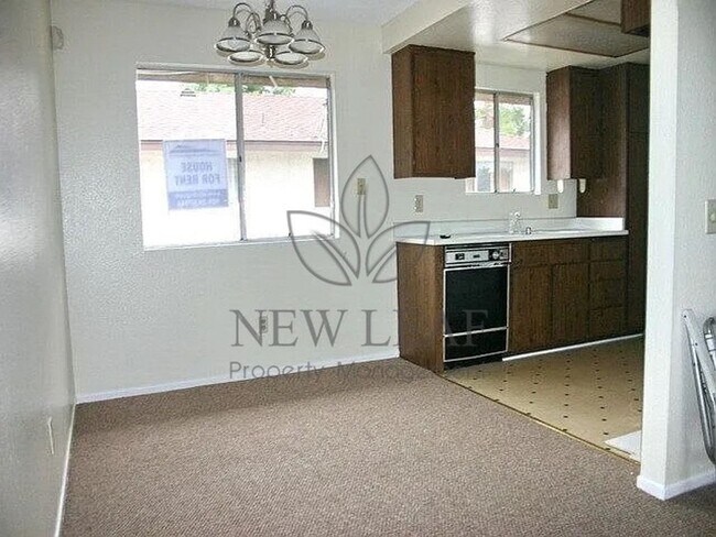 Building Photo - Charming 2-Bedroom Condo in North Pomona – Prime Location!