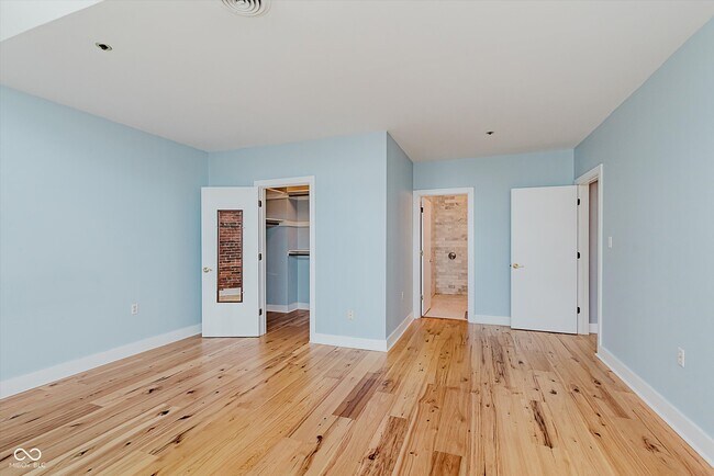 Building Photo - 430 N Park Ave