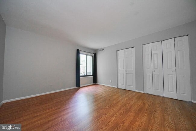 Building Photo - 10106 Campus Way S