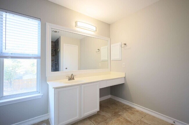 Building Photo - 9519 Braun Square