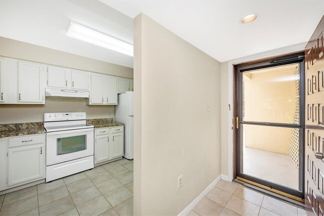 Building Photo - 5172 Lake Village Dr