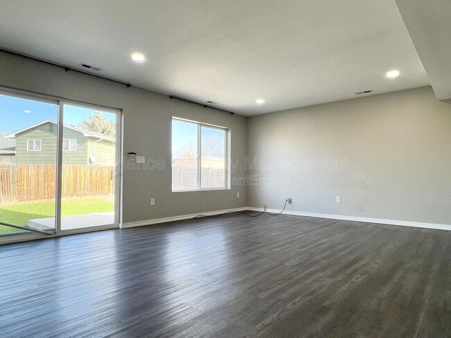 Building Photo - 7470 Grand Valley Dr