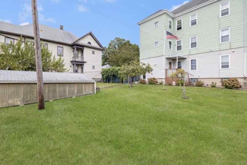 Building Photo - 121 Hope St