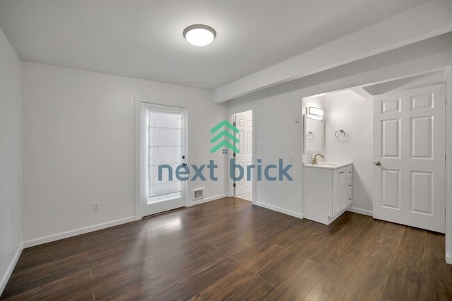Building Photo - 2 Bed and 2 Bath Single Family is Availabl...