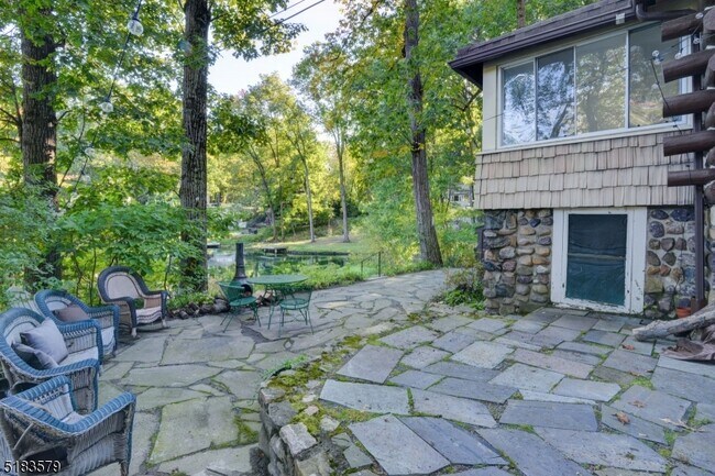 Building Photo - 15 Scenic Dr