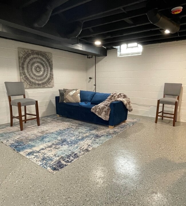 Building Photo - 446 Marquette Dr