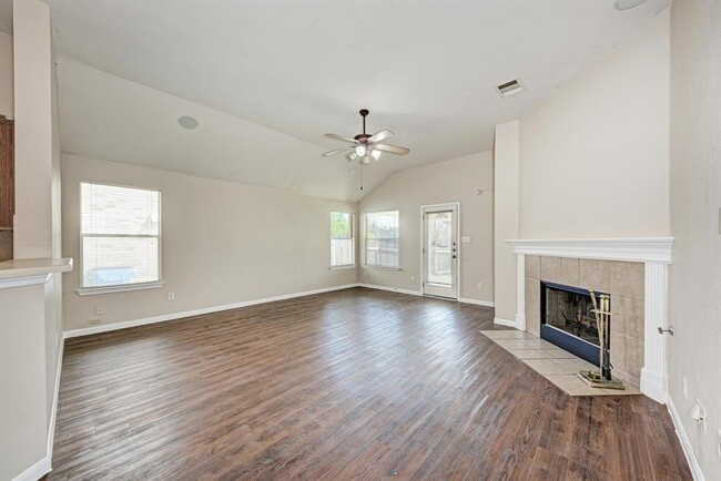 Building Photo - 18613 White Water Cove