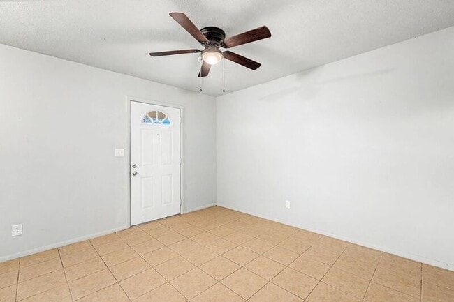 Building Photo - 911 S 10th St