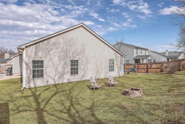 Building Photo - Spacious Living in Goose Creek