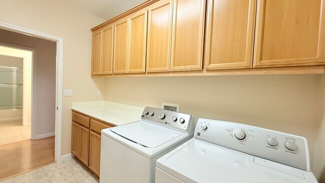 Building Photo - 304 Karelian St