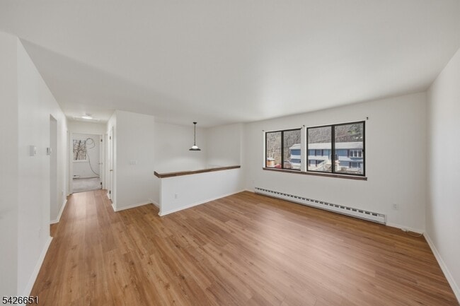 Building Photo - 15 Karen Rd