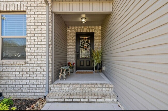 Building Photo - 2828 Russet Ridge Dr