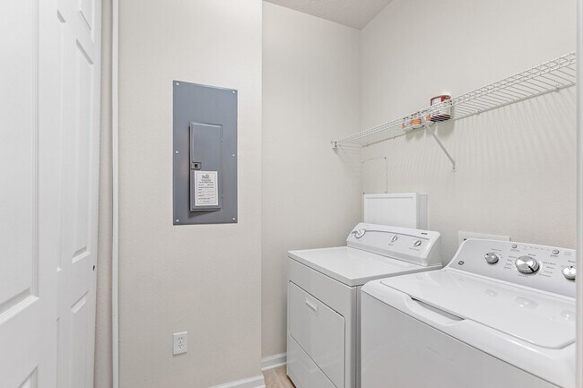 Building Photo - Beautiful Wolf Creek condo available now!