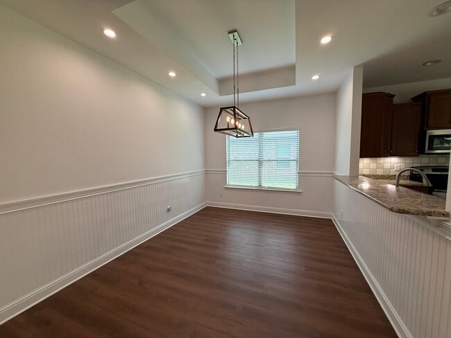Building Photo - 10510 Dunmore Dr