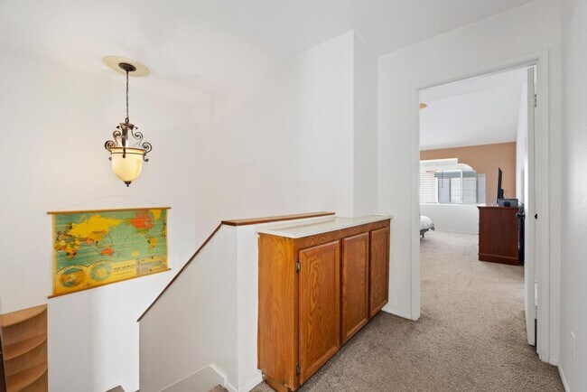 Building Photo - 1439 Summit Dr