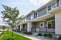Building Photo - 2324 SE Parkview Crossing Dr