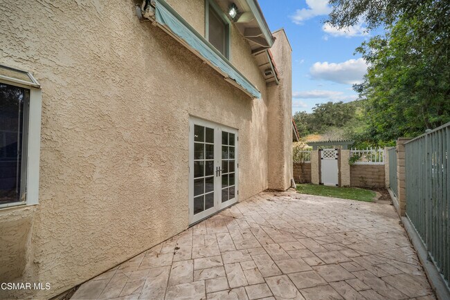 Building Photo - 561 Walter Ave