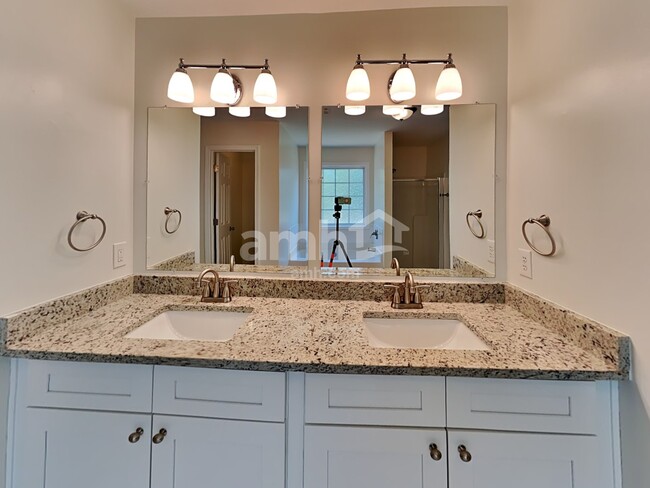 Building Photo - 7014 Roselake Cir