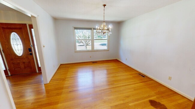 Building Photo - Charming 3 Bedroom Brick Ranch with Refurbished Original Woodwork