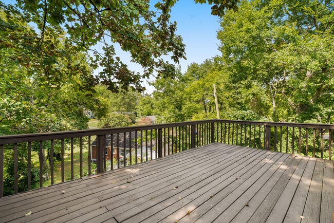 Building Photo - 5708 Vine Ridge Dr