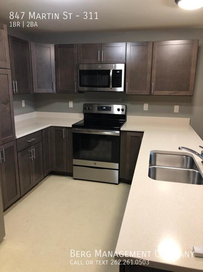 Building Photo - One Bedroom Loft Style w/ Beautiful Woodwo...