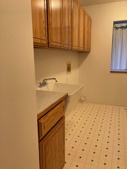 Building Photo - 18317 E Riverway Ave