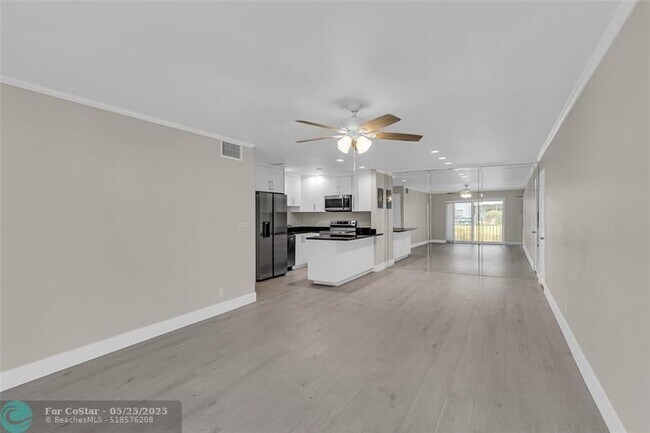 Building Photo - 6319 Bay Club Dr