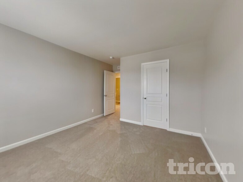 Building Photo - 923 Avondale Dr