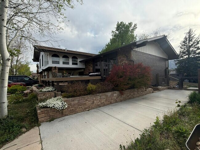 Building Photo - 345 Seminole Dr