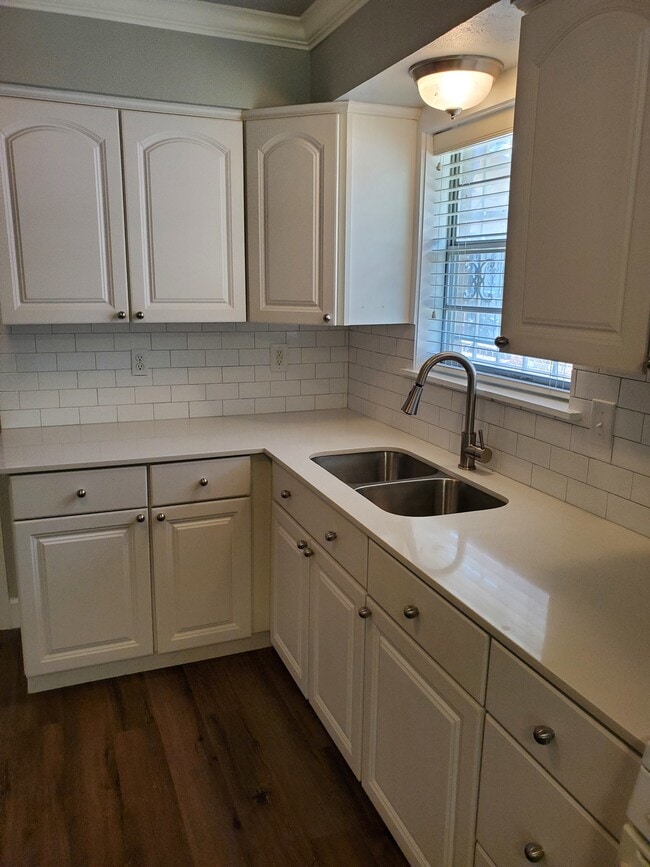 Building Photo - 1534 Harlandale Ave