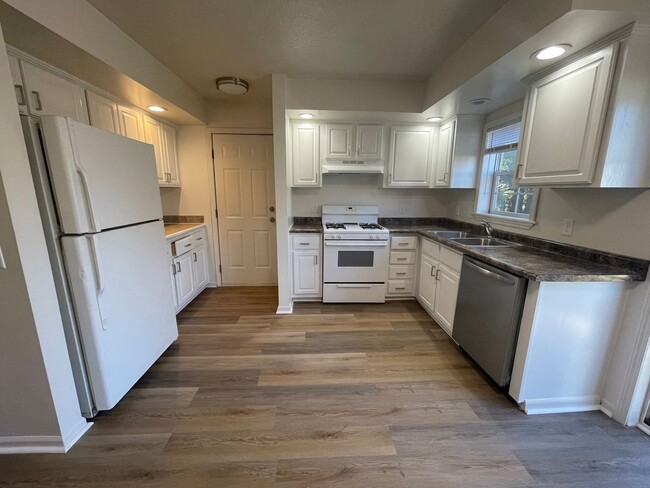 Building Photo - Recently Renovated 4-Bedroom, 2-Bathroom D...